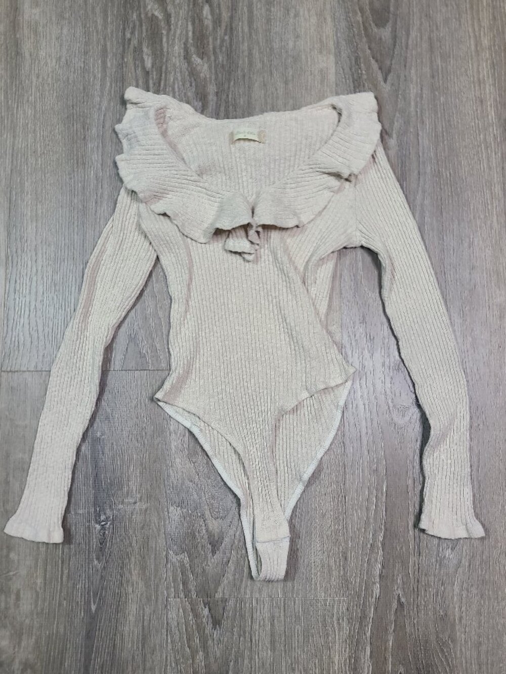 Altar'd State Cream Oatmeal Ribbed Ruffle Long Sleeve Bodysuit - Size Small S